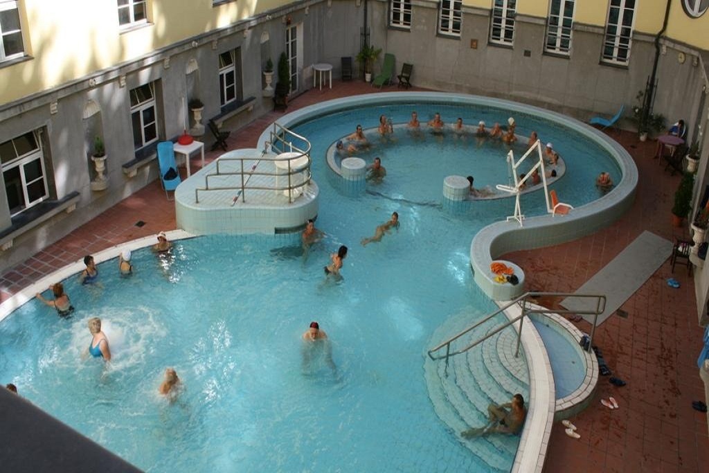 Lukács Thermal Bath